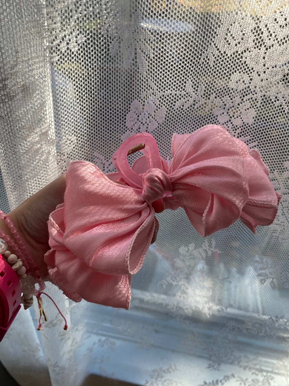 NWOT jumbo pink bow hair claw clip